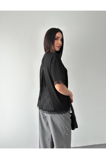 Siyah Dantel Detaylı Oversize T-Shirt Bluz – Sırt Dekolteli Şık Kadın Bluz