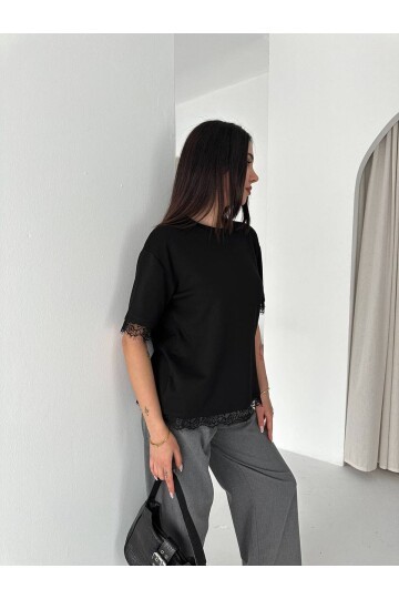 Siyah Dantel Detaylı Oversize T-Shirt Bluz – Sırt Dekolteli Şık Kadın Bluz