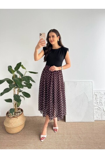 Vatkalı Omuz Detaylı Siyah Üst Puantiyeli Midi Elbise