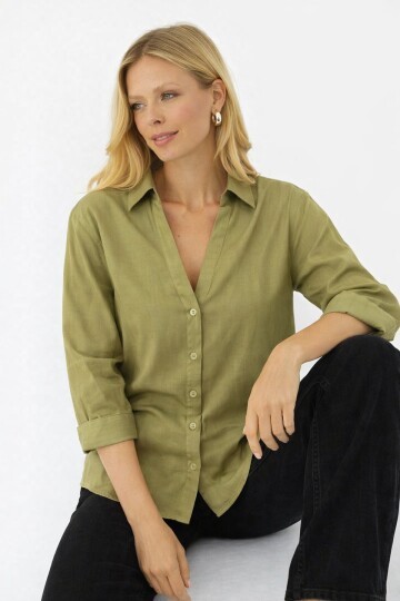 Yağ Yeşili V Yaka Düğmeli Kadın Gömlek – Rahat Kesim, Günlük & Şık Stil